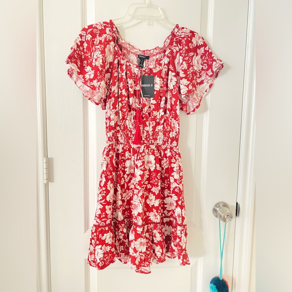 Forever 21 Red Floral Women’s Dress Size Small NEW
